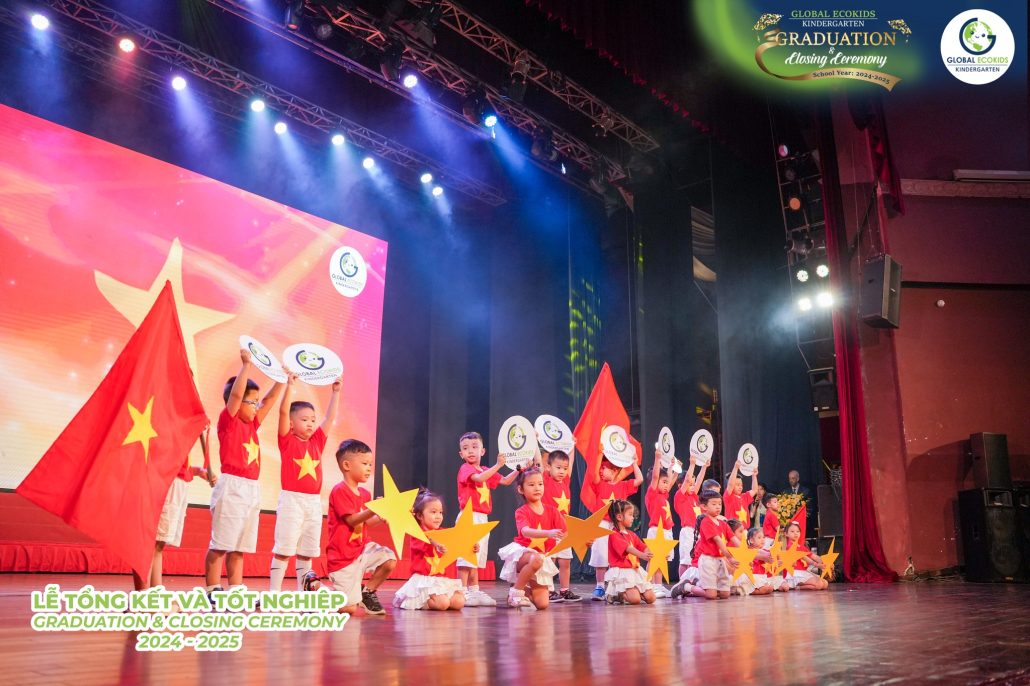 Tiết mục mở màn sôi động
